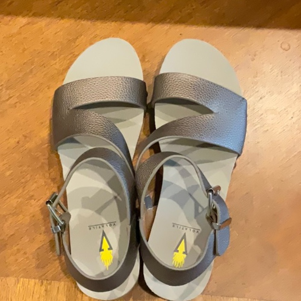 Volatile shoes